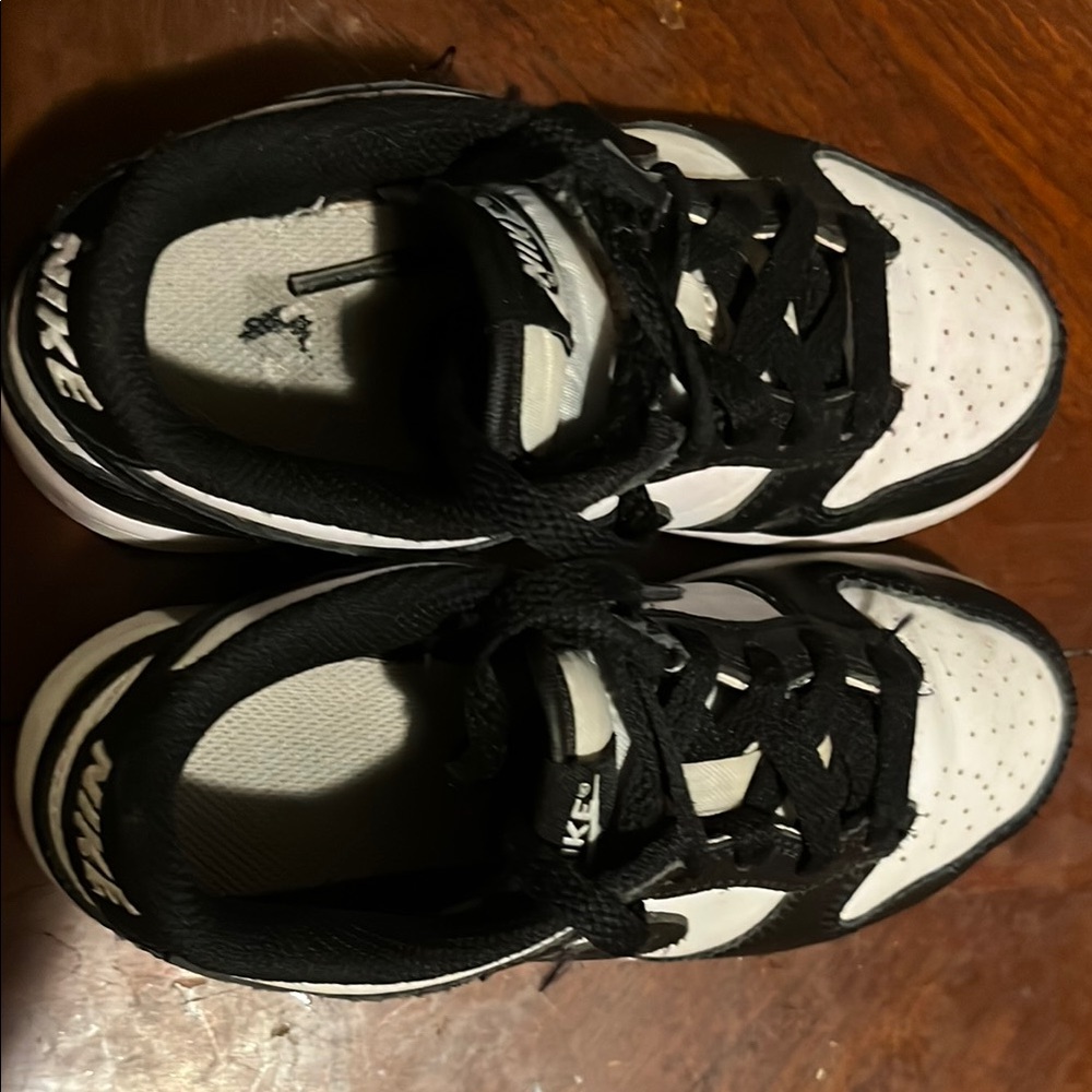 Nike Black and White Athletic Sneakers with Sporty Design